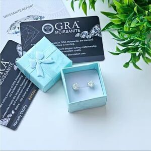 925 Sterling Silver Diamond Moissanite Silver Stud Earrings 0.5 Carat New Boxed